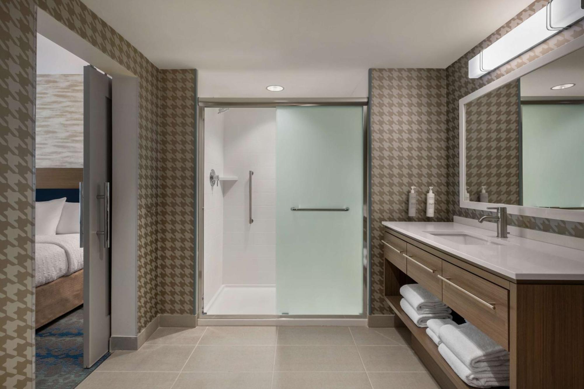 Home2 By Hilton East - Near Downtown And Ut 3* Austin